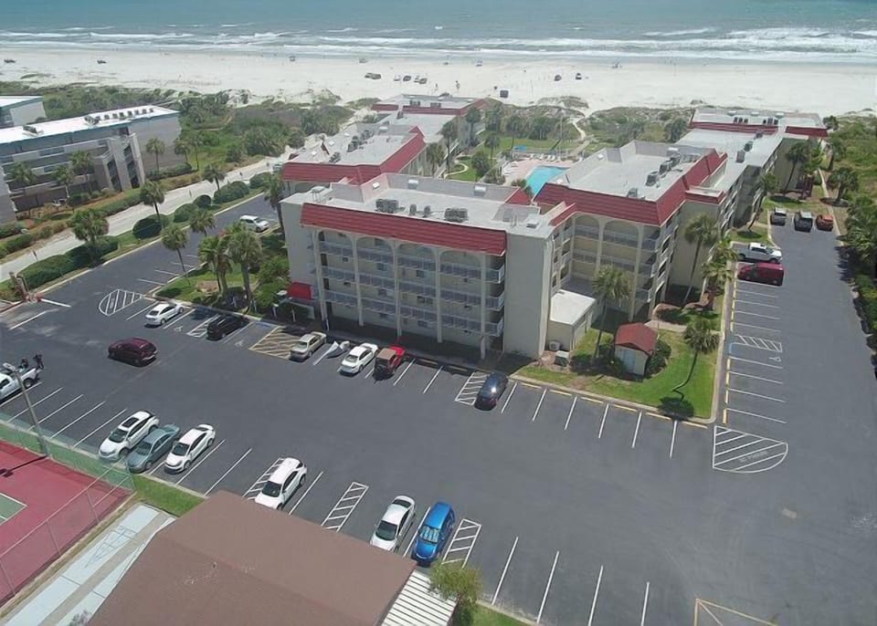 Condo, 2 Bedrooms | Parking | Free self parking