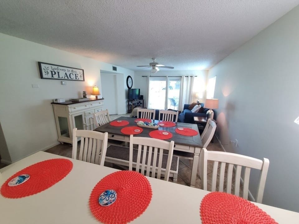 Condo, 2 Bedrooms | Dining