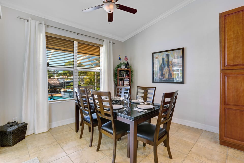 Vacanza Rentals - Villa Santa Rosa dining area