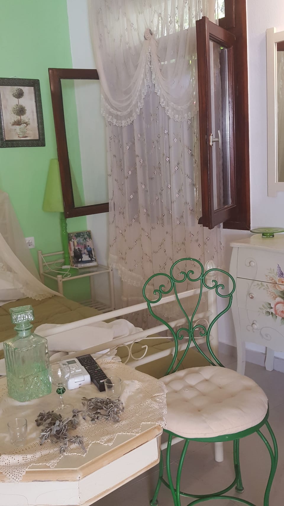 Studio, Terrace (Anastasia- Green) | Individually decorated, iron/ironing board, free WiFi, bed sheets