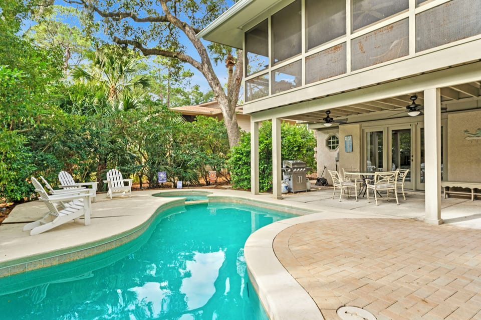 Pool & Spa