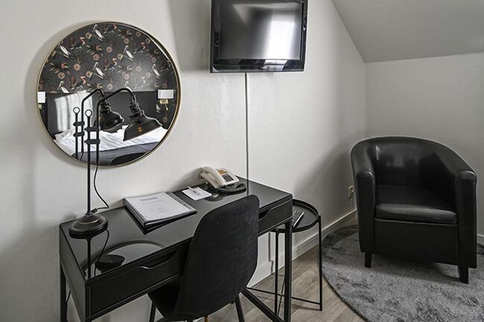 Economy Double Room | Hypo-allergenic bedding available, in-room safe, desk, blackout drapes