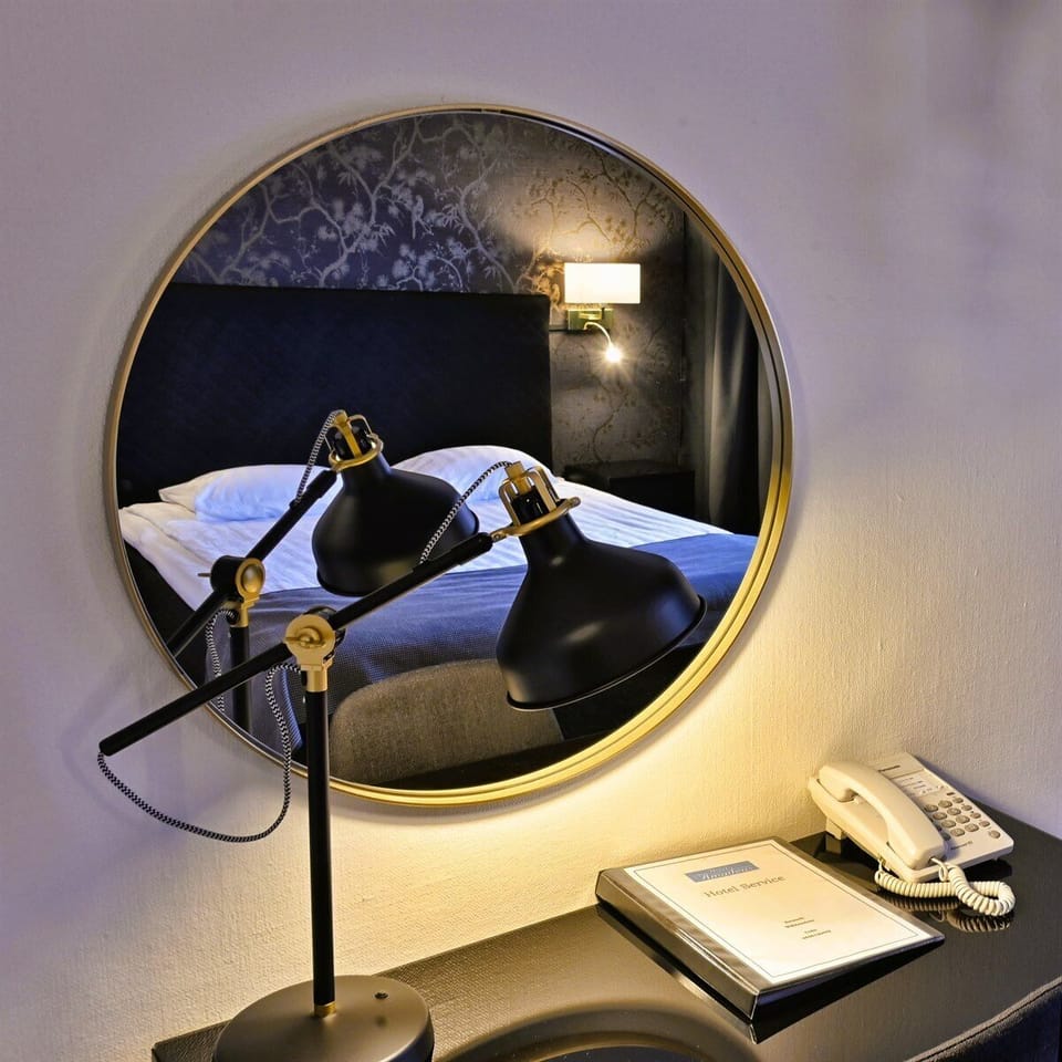 Hypo-allergenic bedding available, in-room safe, desk, blackout drapes