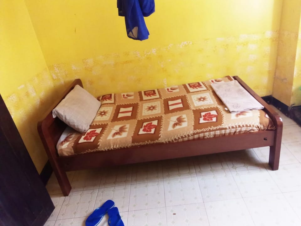 Standard Double Room | Desk, bed sheets