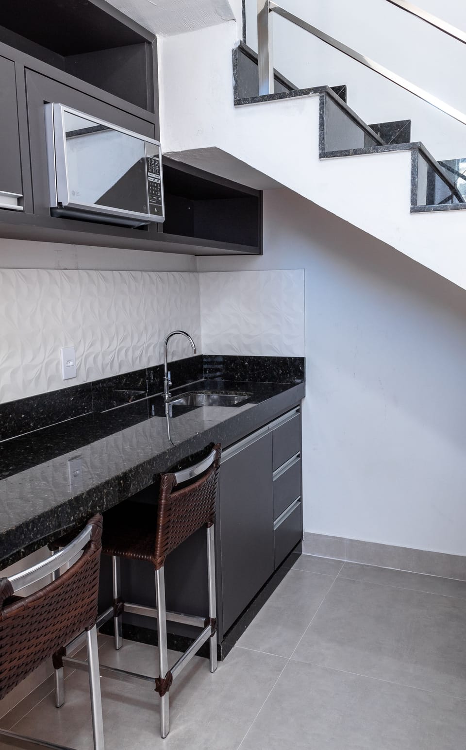 Studio Suite | Private kitchenette | Microwave