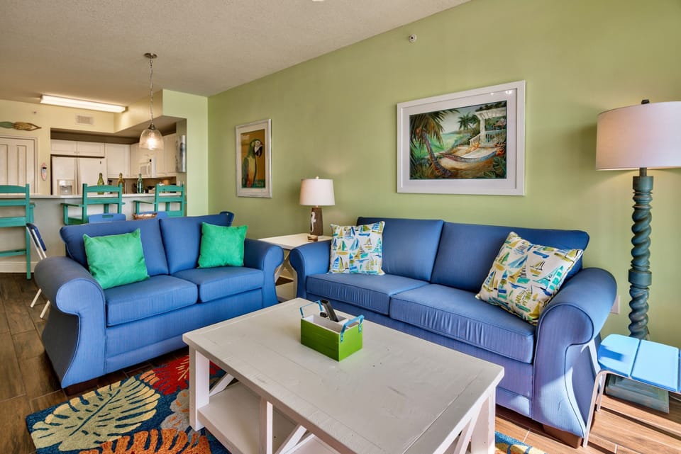 Condo, 3 Bedrooms | Living room