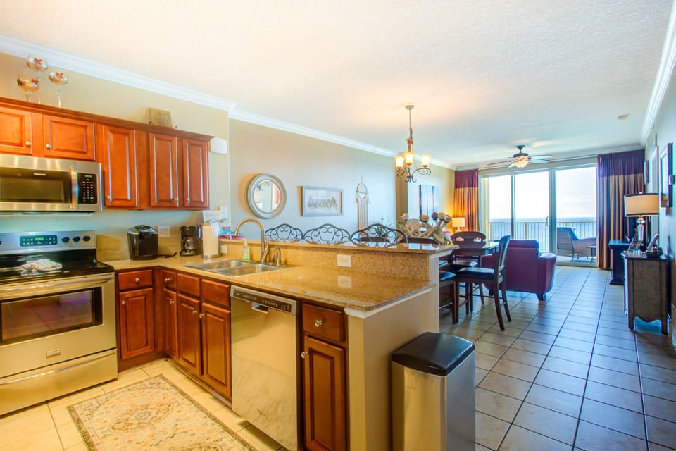 Condo, 2 Bedrooms | Private kitchen | Fridge, microwave