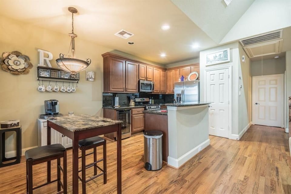 Full kitchen furnished 