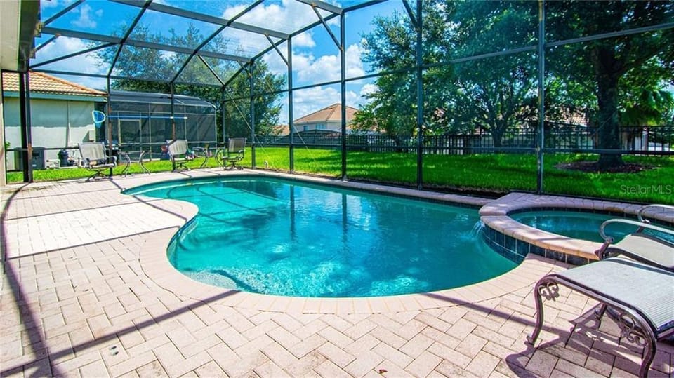 Hot Tub and Pool in the house! And there's a grill ready for cooking