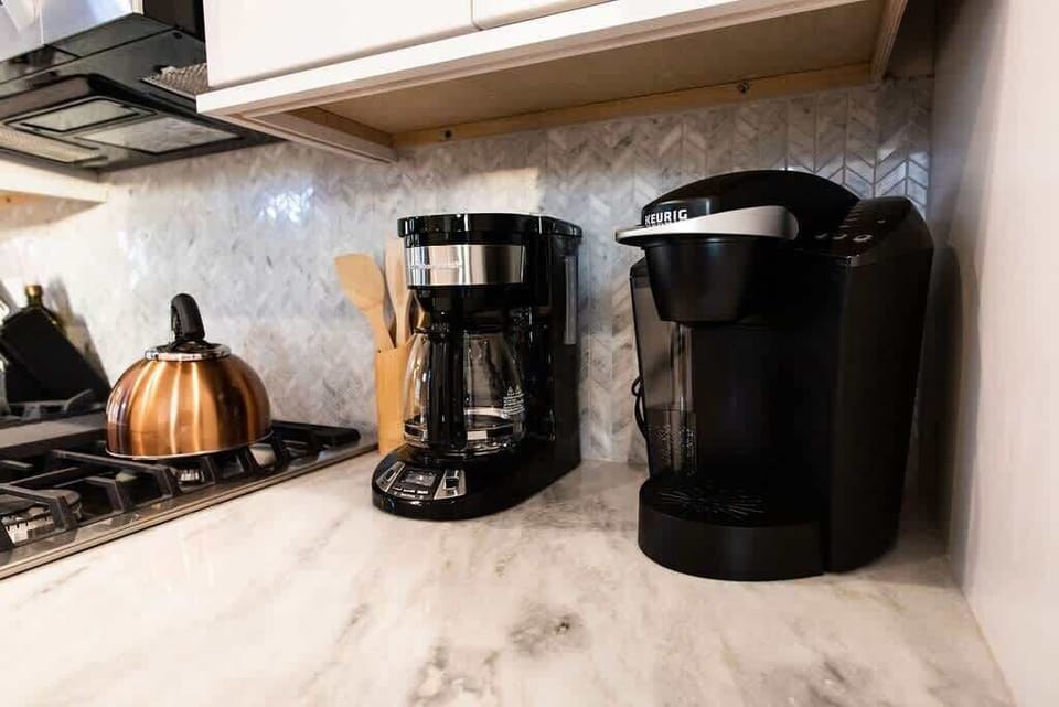 Enjoy coffee and tea anytime—our welcoming starter set of coffee is at your disposal!