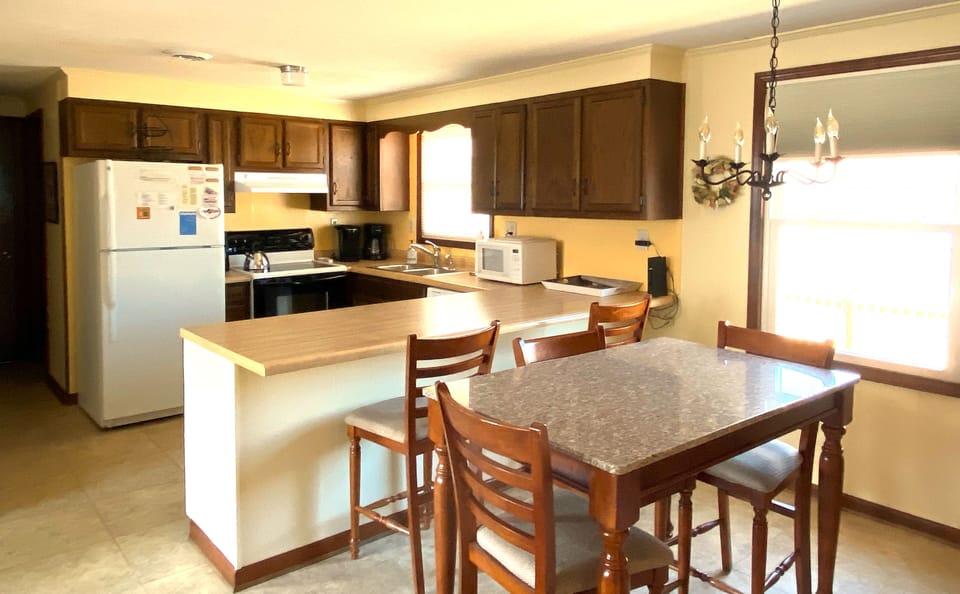 Kitchen/Dining Area
