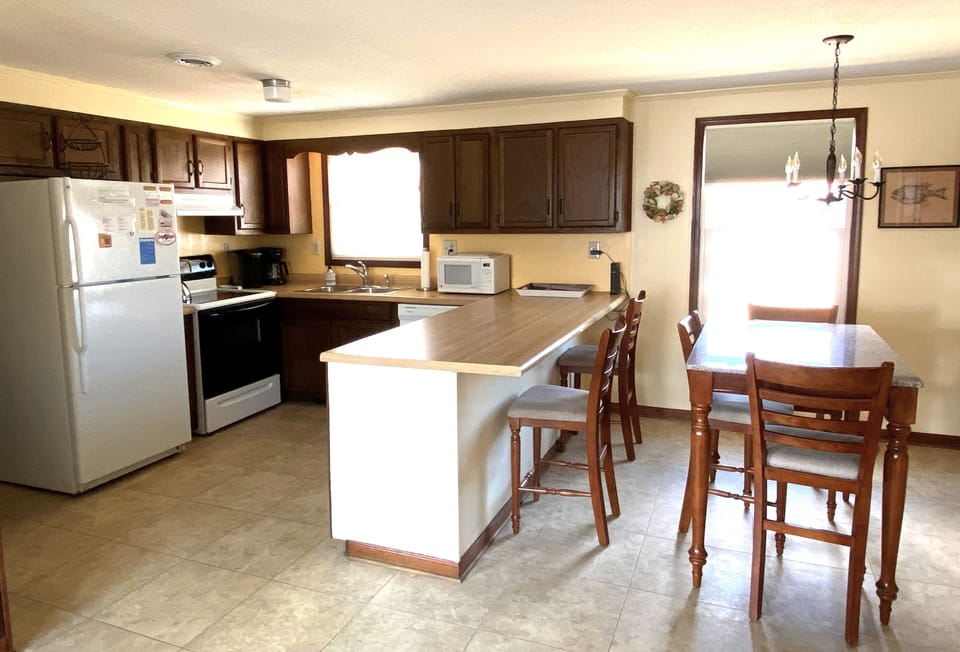 Kitchen/Dining Area
