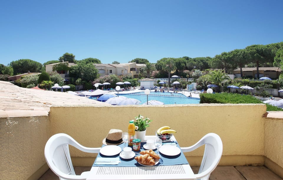 The balcony is the perfect place to enjoy a breath of Mediterranean air