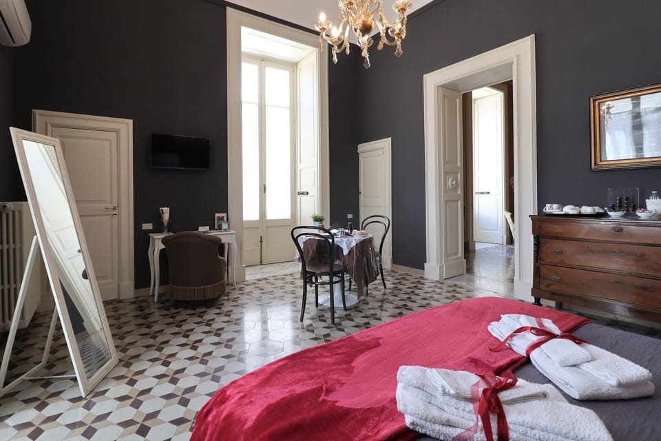 Design Double Room, Balcony | Hypo-allergenic bedding, down comforters, memory foam beds, minibar