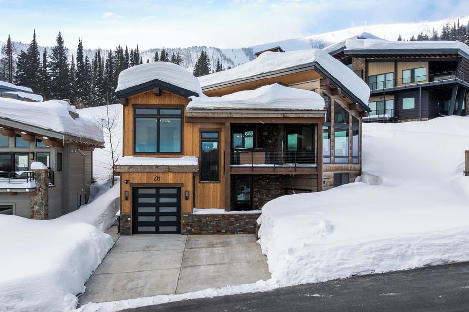 Ski-in ski-out with views of ski hill and Lake Pend Oreille