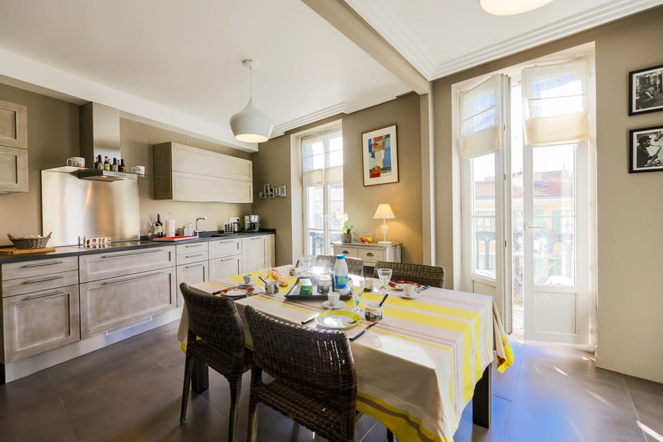 THE EQUIPPED DINING ROOM