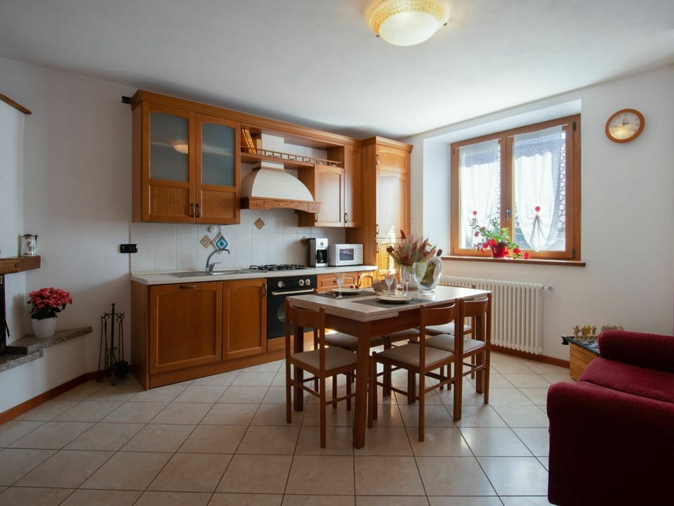 Room, Furniture, Property, Building, Interior Design, Kitchen, Floor, Ceiling, House, Cabinetry