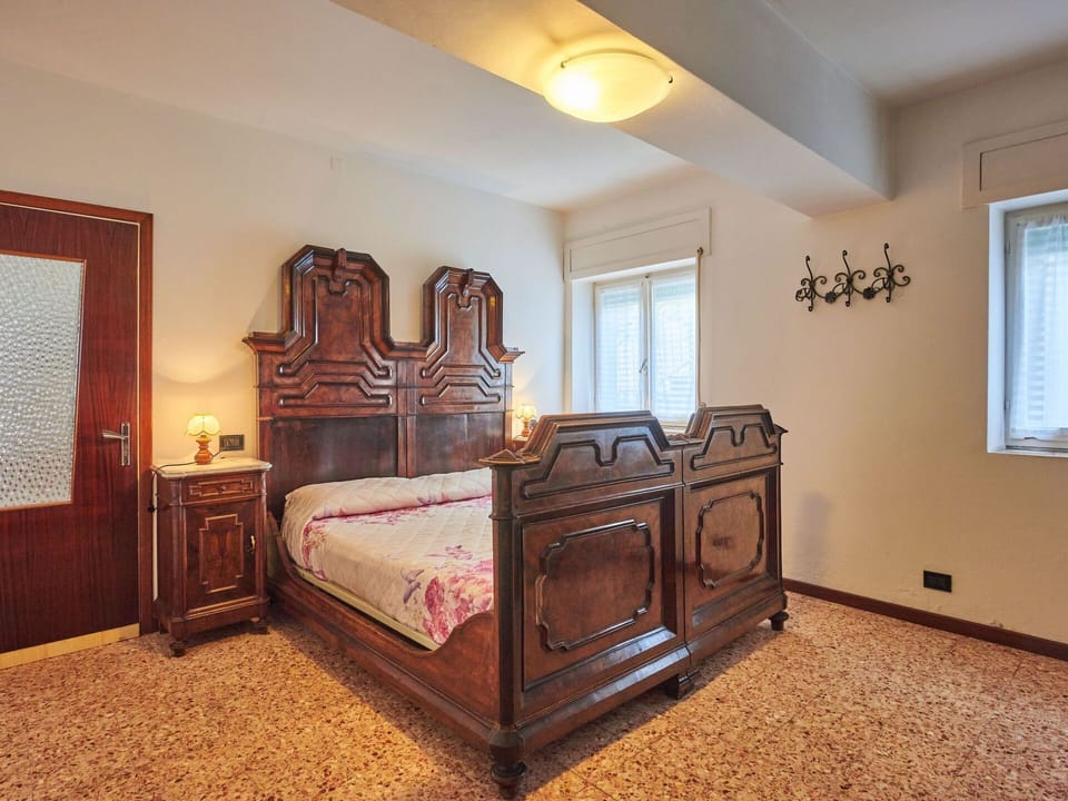 Picture Frame, Furniture, Window, Comfort, Window Blind, Cabinetry, Drawer, Wood, Bed Frame, Chest Of Drawers