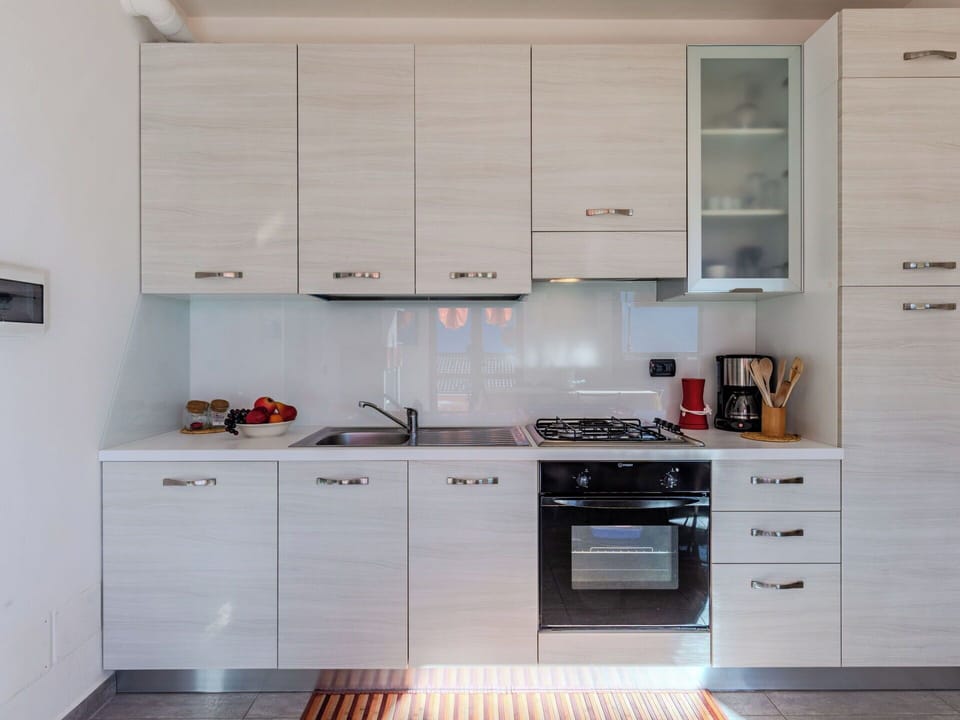 Kitchen Appliance, Kitchen, Major Appliance, Cabinetry, Countertop, Wood, Home Appliance, Interior Design, Stove, Flooring