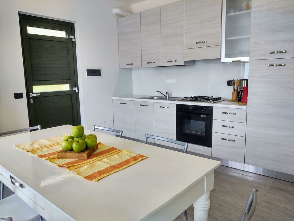 Countertop, Cabinetry, Furniture, Property, Kitchen Sink, Tap, Sink, Kitchen, Kitchen Stove, Kitchen Appliance
