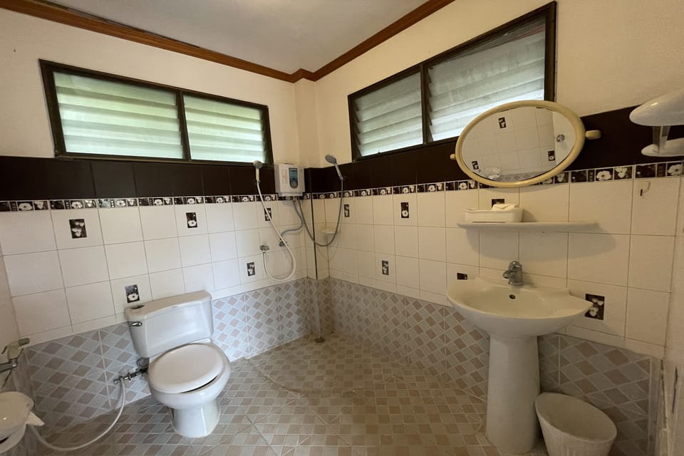 Villa | Bathroom | Shower, free toiletries, towels