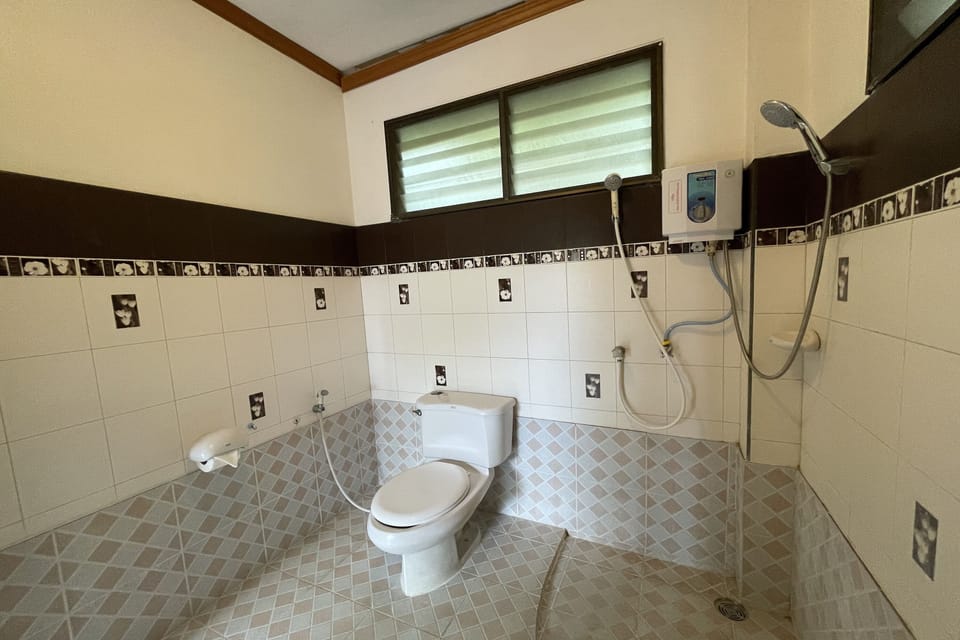 Villa | Bathroom | Shower, free toiletries, towels