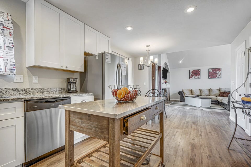 Fully equipped kitchen with a dining table for 4!