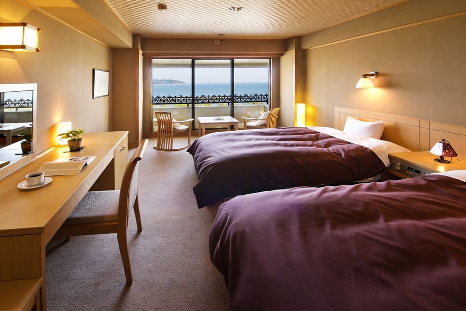 Basic Twin Room | In-room safe, bed sheets