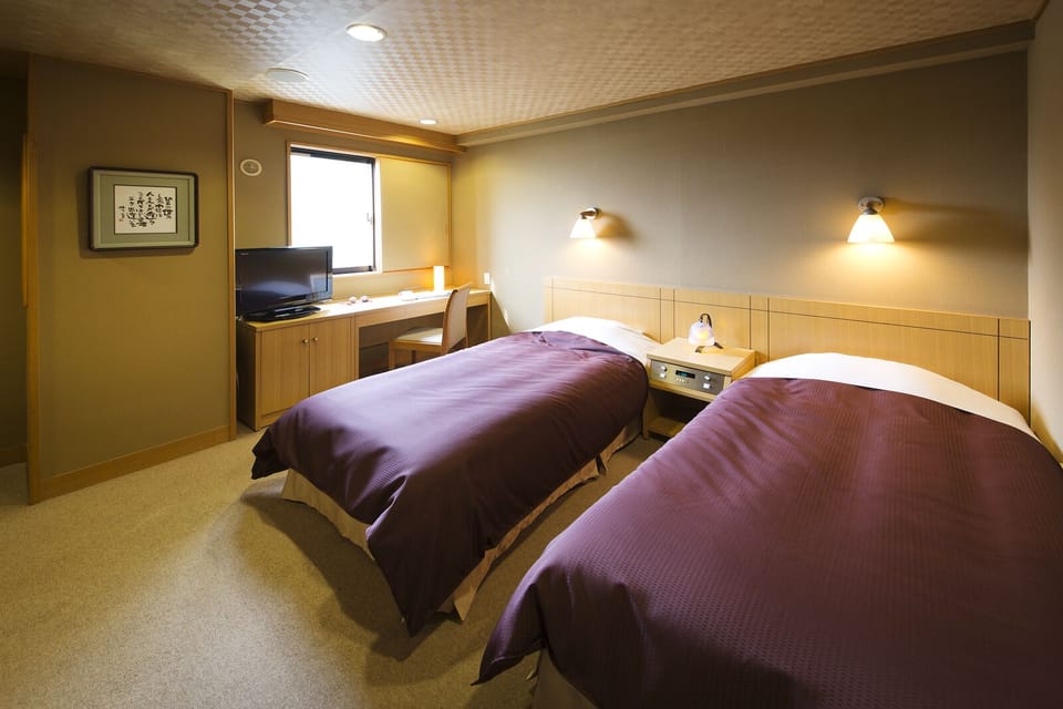 Business Twin Room | In-room safe, bed sheets