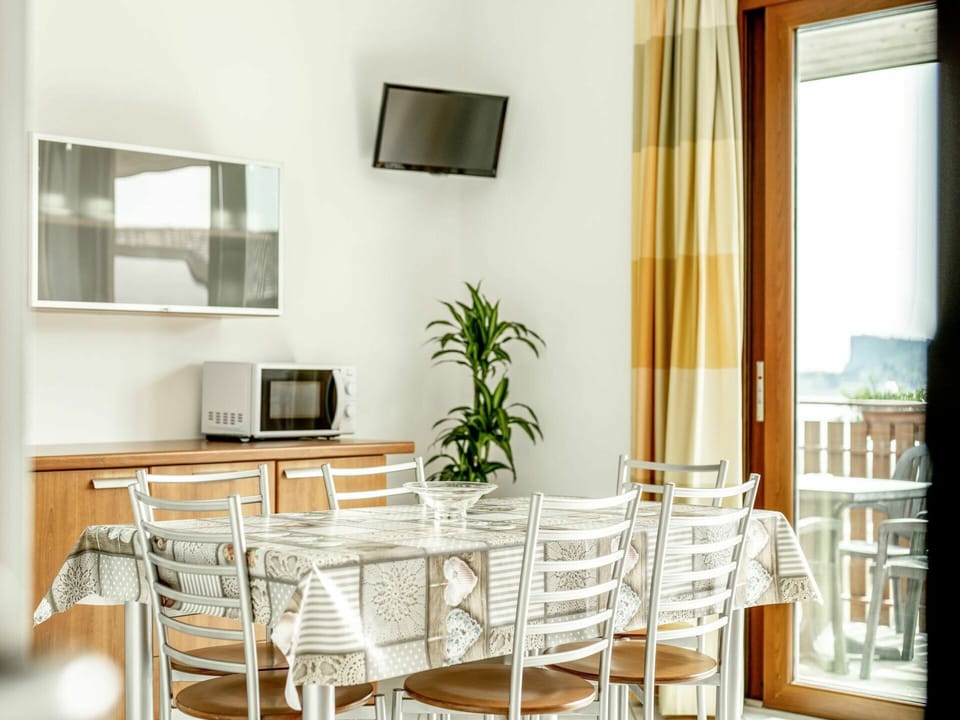 Property, Furniture, Building, Table, Plant, Chair, Houseplant, Flowerpot, Interior Design, Wood