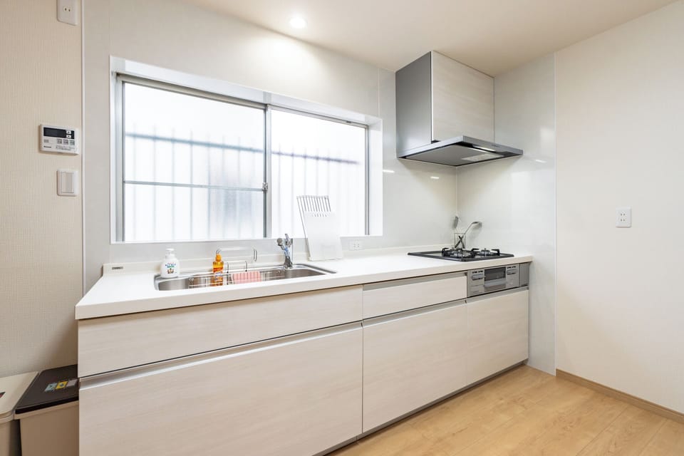 Fridge, microwave, stovetop, electric kettle