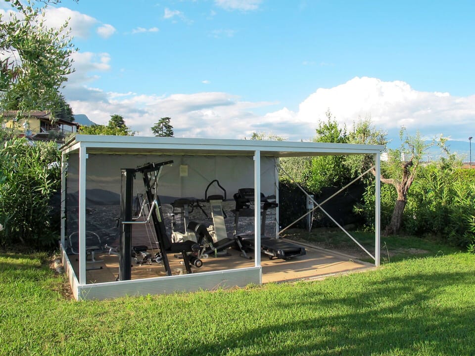 Cloud, Plant, Sky, Plant Community, Shade, Land Lot, Cottage, Tree, Grass, Leisure