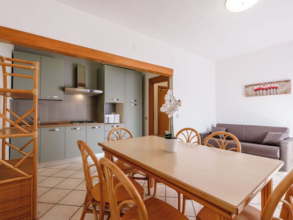 Flooring, Interior Design, Wood, Floor, Furniture, Ceiling, Kitchen, Lighting, Room, Kitchen & Dining Room Table