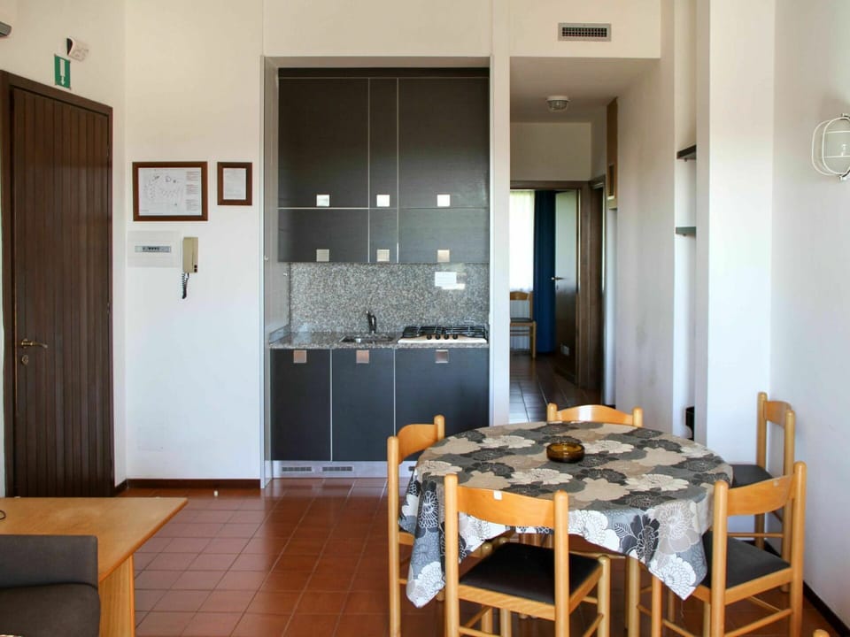 Room, Furniture, Property, Building, Interior Design, Dining Room, Floor, Table, House, Wall