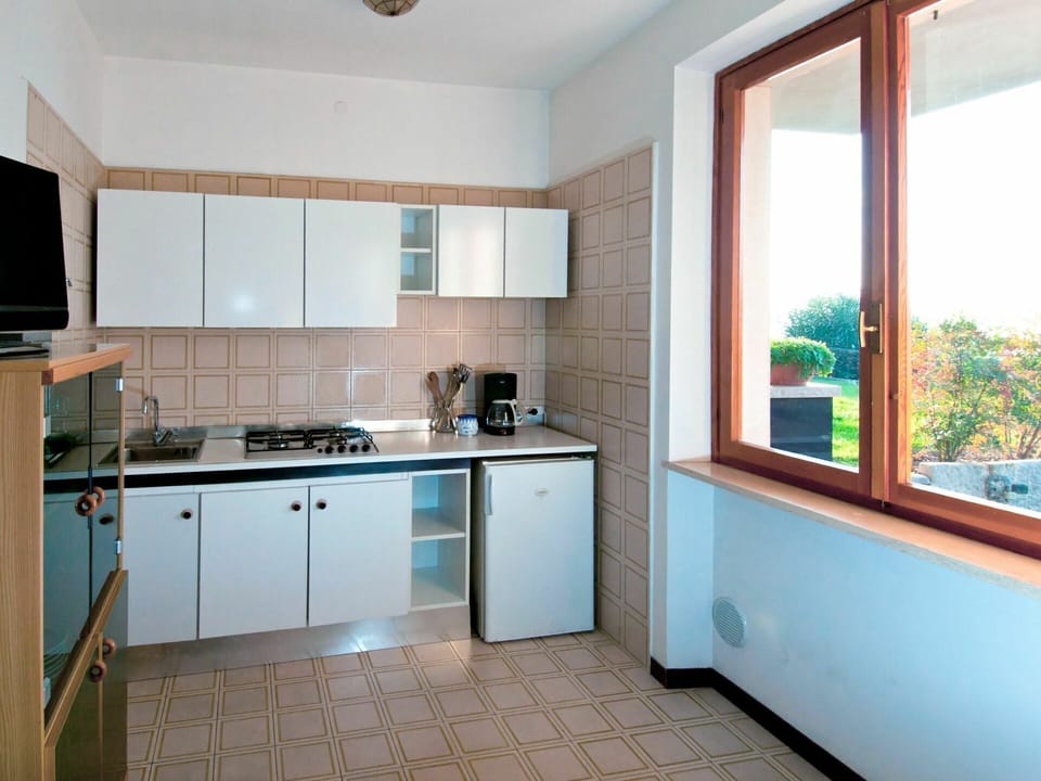 Room, Property, Kitchen, Furniture, Building, Cabinetry, Interior Design, House, Floor, Countertop