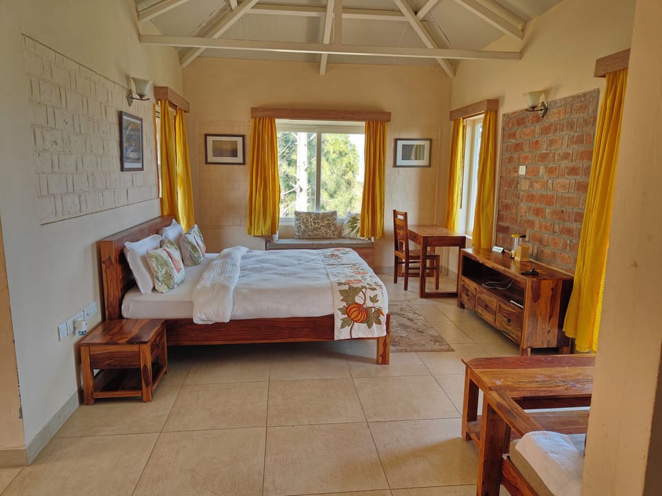 Family Suite | Desk, laptop workspace, free WiFi, bed sheets