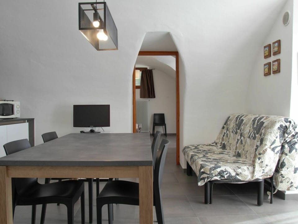 Table, Furniture, Building, Comfort, Wood, Architecture, Living Room, House, Lamp