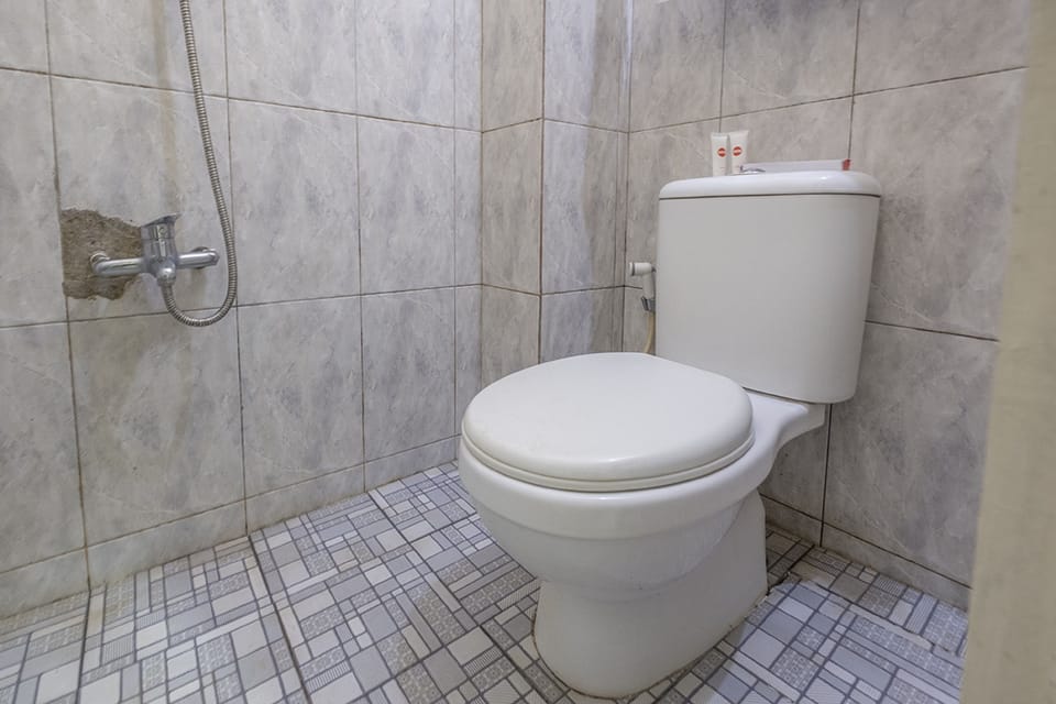 Deluxe Double Room | Bathroom | Shower, towels