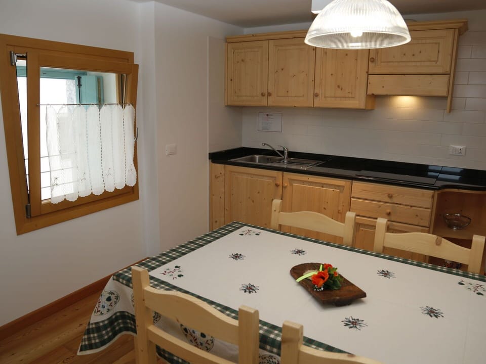 Cabinetry, Property, Furniture, Countertop, Wood, Table, Interior Design, Kitchen Appliance, Drawer, Flooring
