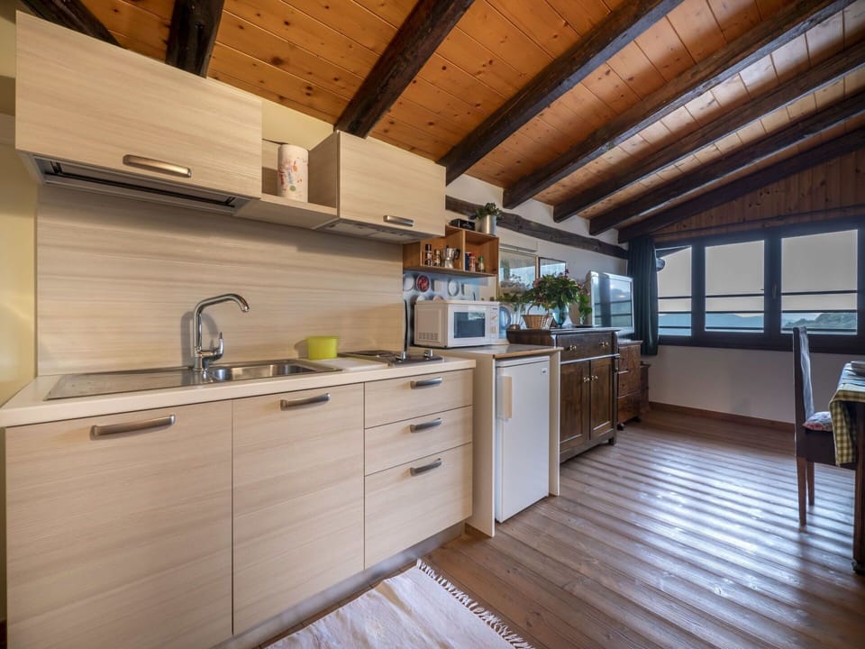 Cabinetry, Tap, Kitchen Sink, Countertop, Property, Furniture, Building, Sink, Kitchen, Plumbing Fixture