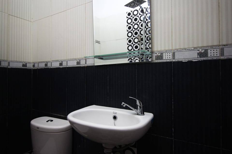 Standard Double Room | Bathroom | Shower, towels