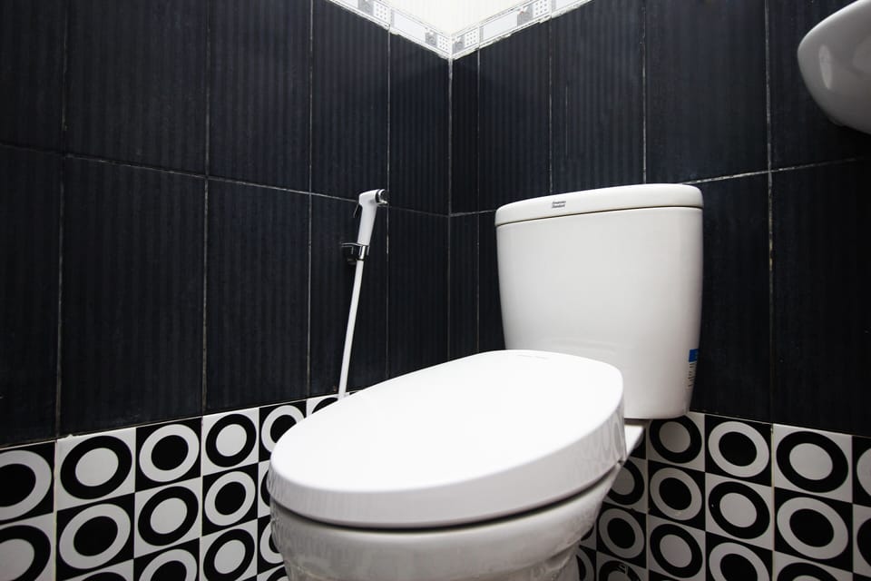 Standard Double Room | Bathroom | Shower, towels