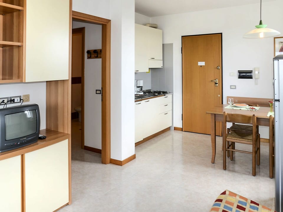 Room, Property, Major Appliance, Building, Furniture, Floor, Kitchen, Cabinetry, Interior Design, House