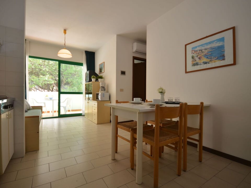 Table, Furniture, Chair, Plant, Window, Wood, Floor, Flooring, Cabinetry