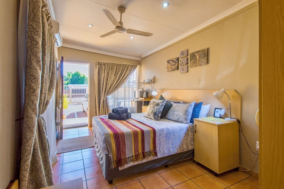 Comfort Double Room | In-room safe, desk, laptop workspace, iron/ironing board (on request)