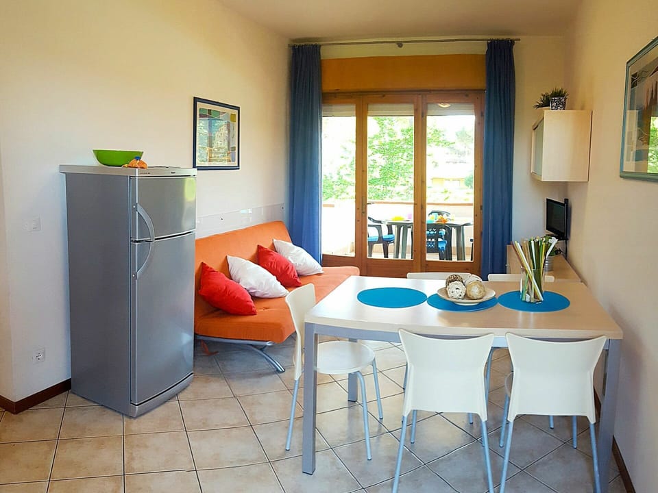 Room, Furniture, Property, Interior Design, Floor, Building, Living Room, Table, House, Real Estate