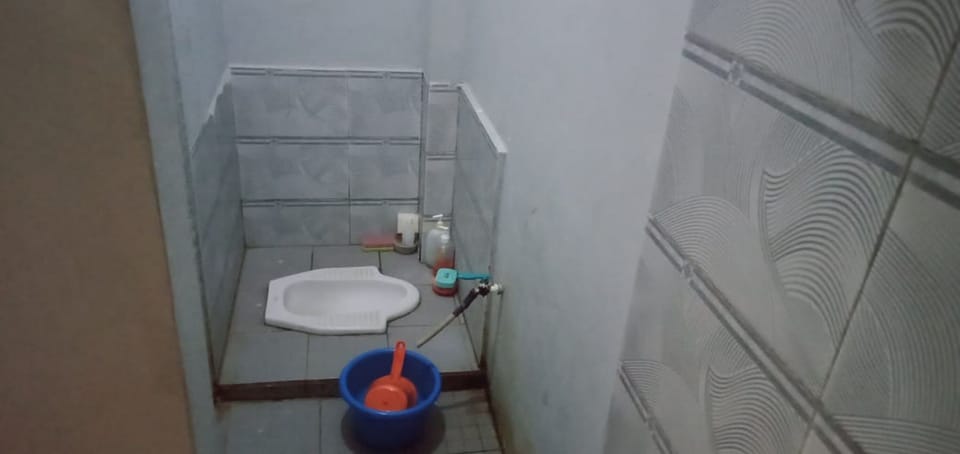 Standard Double Room | Bathroom | Shower, towels, toilet paper