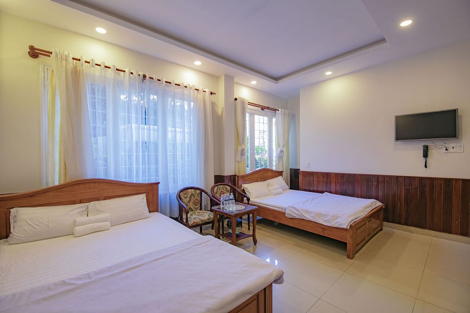 Business Double Room | Free minibar, desk, blackout drapes, soundproofing