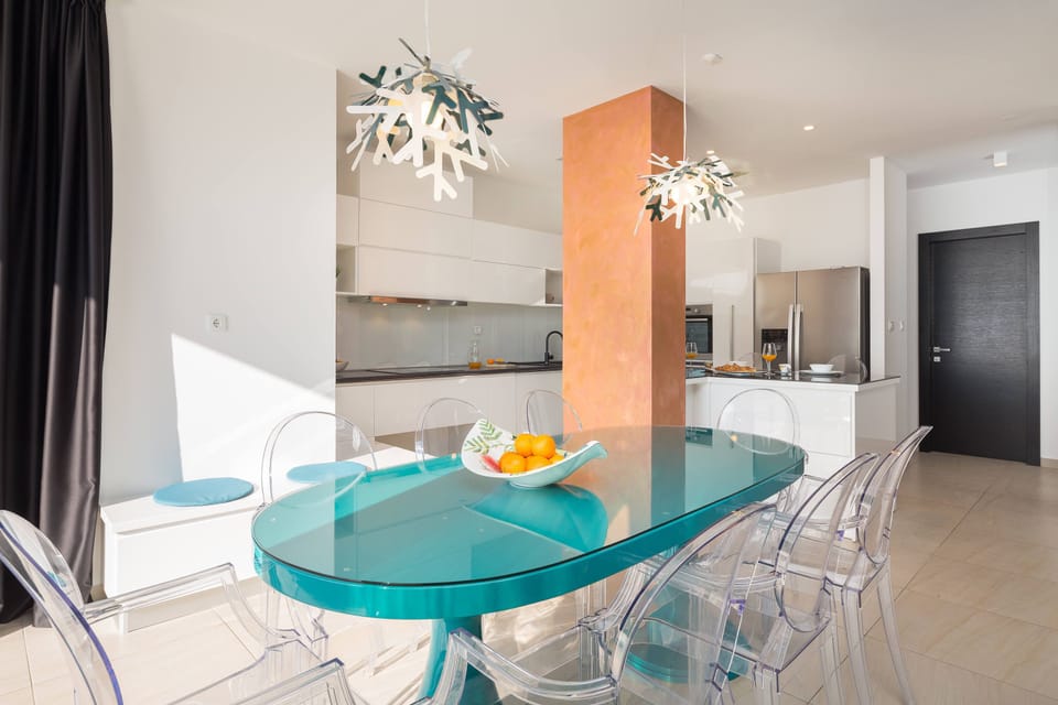 Villa, 5 Bedrooms | In-room dining
