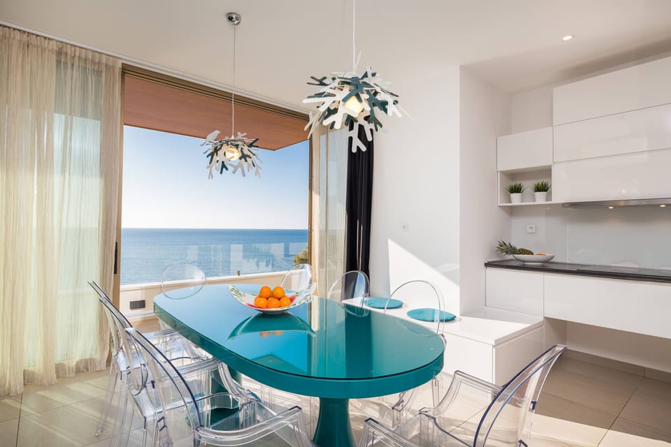 Villa, 5 Bedrooms | In-room dining